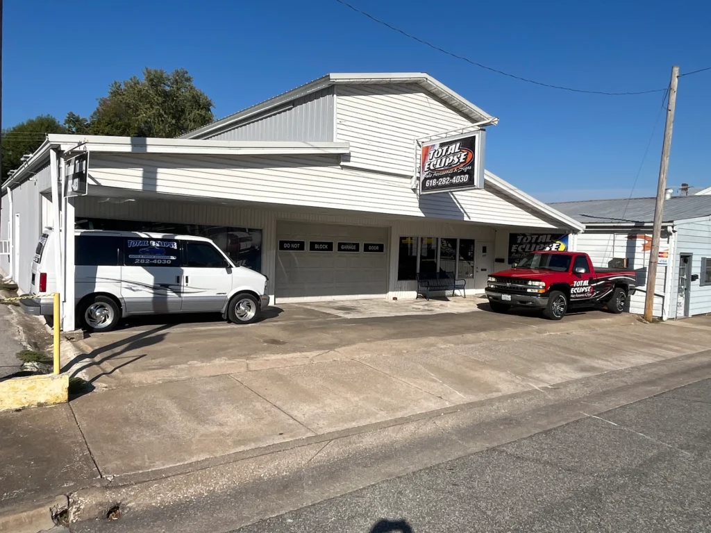 total eclipse signs Red Bud, IL